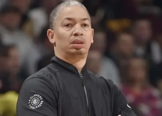泰伦-卢：高胜率NBA教练，战术智慧与团队领导力解析